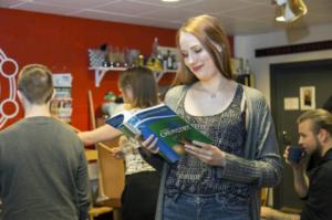 Yle Uutisluokka Triplet: Palkka yli 5 000 euroa ja töitä tarjolla – silti diplomi-insinöörin opinnot eivät houkuttele
