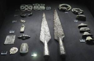 Yle Uutisluokka Triplet: Virtuaalikiikareita ja hologrammisormuksia – Kansallismuseo uusi esihistorianäyttelynsä perin pohjin