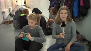 Yle Uutisluokka: Älypuhelimien räplääminen ärsyttää myös nuoria: 05.11.2015 16.00