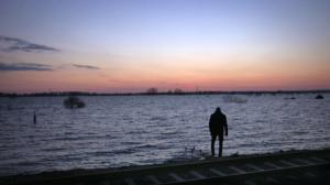 Dok: Pakolaisnainen ja rannerengas: 01.05.2016 20.00