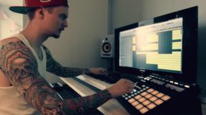 Uneton48: Too Far Away - Press Play (S): 03.06.2016 14.00
