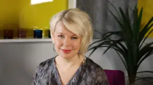101 kirjaa: Elina Hirvonen: Kun aika loppuu: 02.01.2017 13.00