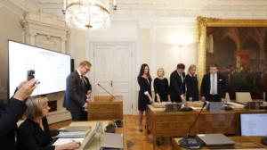 Live: Nya regeringen håller sitt första pressinfo