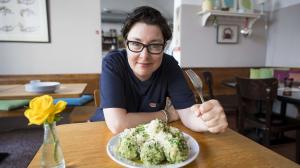 Sue Perkins: Pariisista Istanbuliin
