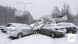 Espoossa Turunväylällä kymmenien autojen ketjukolari: 09.03.2021 16.50