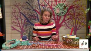 Malin gör vänskapsarmband: 11.04.2021 09.00