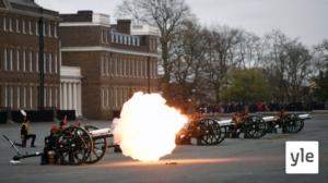 Britanniassa ammutaan kunnialaukauksia prinssi Philipin muistoksi: 10.04.2021 14.51