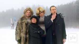 Teivon raviradalla ajetaan kilpaa – alla 1970-luvun autot tv-sarjan kuvauksissa: 26.04.2021 12.40