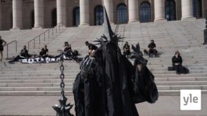 Kulttuuriväen mielenosoitus Eduskuntalolla: 03.06.2021 12.58