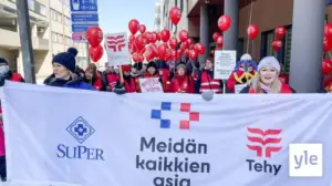 Hoitajalakko alkoi tänään – seuraa Tehyn ja Superin mielenilmausta Kuopion torilta klo 12 alkaen: 01.04.2022 12.15