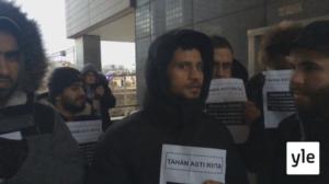 Svenska Yle live: Tältdemonstration utanför Migrationsverket: 05.12.2019 15.25