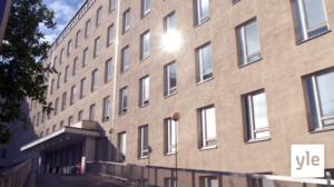 Svenska Yle live: Demonstration för att lätta på restriktionerna om närvaro vid förlossning: 08.05.2020 13.25
