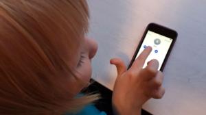 Yle Uutisluokka Triplet: Ylen kysely: Lapset saavat soittaa vanhempiensa työpaikoille: 23.11.2017 09.37