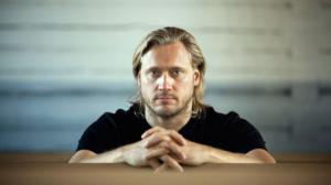 Samuli Edelmann - Mä matkamies maan: 30.03.2018 00.01