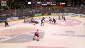 Urheilujuttuja: Jääkiekkofarssi Leijonien pelissä - valkovenäläisen törkeä keihästys meni tuomareilta ohi: 06.04.2018 19.46