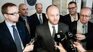 Siniset lupaa tehdä ison paljastuksen - tiedotustilaisuus eduskunnassa: 16.05.2018 14.46
