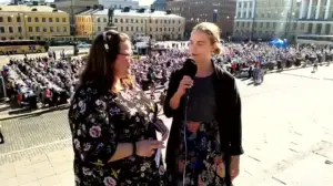 Lokalt live: 2000 högskolestuderande sjöng Helan går på Senatstorget: 24.05.2018 17.11
