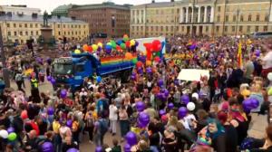 Lokalt live: 15 000 personer samlades - följ med Helsinki Pride Parade 2018 (1/2): 30.06.2018 12.54