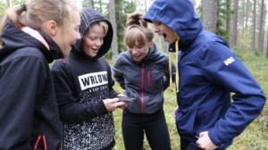 Katso miten Mahnalan koulussa lähimetsä muuttuu luokkahuoneeksi: 27.09.2018 16.55
