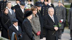 Presidentti Mauno Koiviston hautamuistomerkin paljastustilaisuus: 25.11.2018 12.26