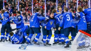 Kultajoukkue palaa kotiin – Suomi juhlii jääkiekon nuorten maailmanmestaruutta: 07.01.2019 22.23