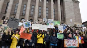 Svenska Yle live: Internationella  klimatstrejkdagen- följ med på klimatstrejken i Helsingfors del 2: 15.03.2019 15.00