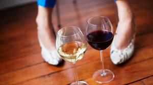 Naiset suhtautuvat alkoholiin aiempaa sallivammin: 27.03.2019 11.25