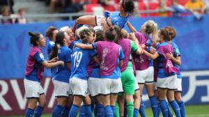 FIFA Dam-VM i fotboll. Åttondelsfinal ITA - CHN (svenskt referat): 25.06.2019 21.02