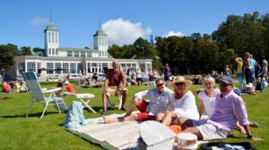 Svenska Yle live: Följ med när vi kollar om Hangös sommarpicknick lyckas bli plastfri: 10.07.2019 12.51