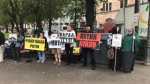 Svenska Yle live: Demonstrationen mot president Putins besök i Helsingfors - vi följde med läget i Esplanadparken: 21.08.2019 16.28