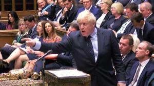 Britannian parlamentin istuntokausi alkaa myrskyisissä merkeissä - Brexitistä äänestetään: 04.09.2019 00.56