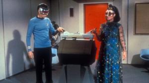 STAR TREK (7) - Kyyhkysen päivä