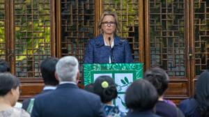 Madam Secretary (12) - Baby Steps