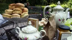 Huvila & Huussi - Englantilainen puutarha
