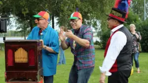 Erikoisliikemiehet (S) - Ihminen on terve kun se leikkii!