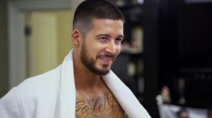 Jersey Shore Family Vacation(Paramount+) (12) - Sliding Into Angelina's DMs