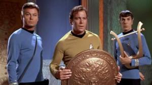 STAR TREK (7) - Vaara vanavedessä