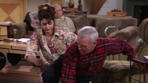 Frasier (Paramount+) - Burying A Grudge