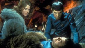 STAR TREK (7) - Eilisen varjoja