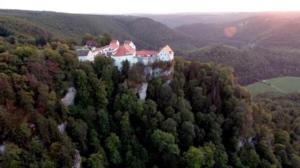 Linnat - vallan tyyssijat (7) - Elämä Euroopan linnojen muurien sisällä