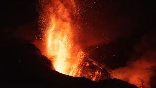 Live klo 10.00 - La Palman tulivuori jatkaa purkautumistaan vielä kuukausi ensimmäisestä purkauksesta – katso suorana, miltä paikan päällä näyttää